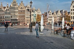 grote-markt-antwerp-with-guild-houses